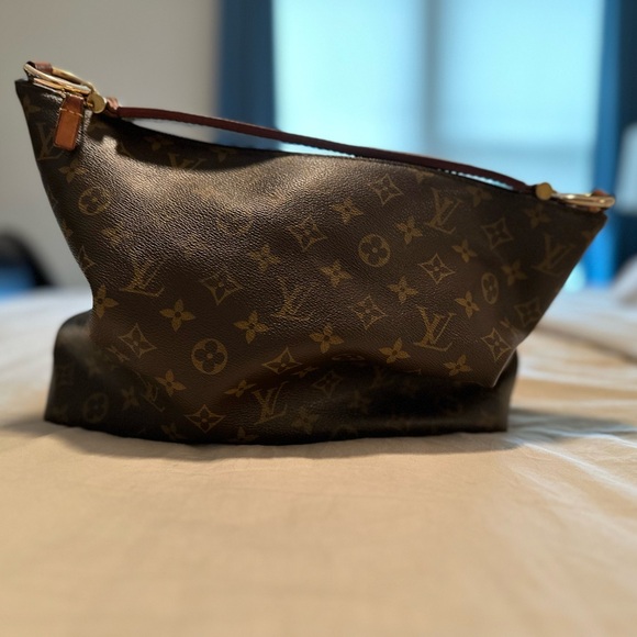 Louis Vuitton - Picture 7 of 15